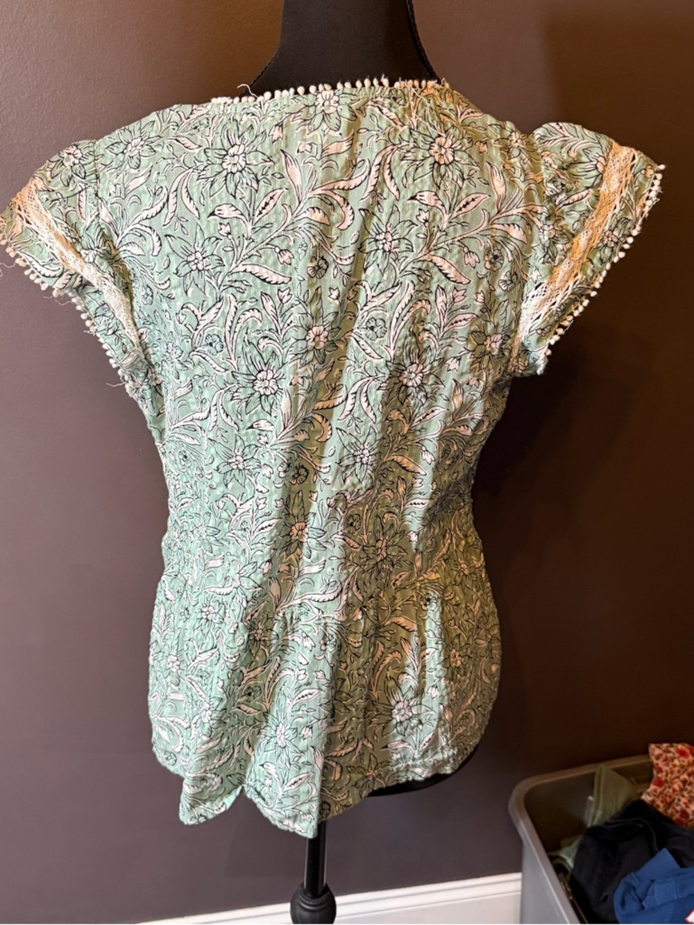 LOFT Mint Green Floral Lace-Trim V-Neck Blouse - Picture 4 of 4